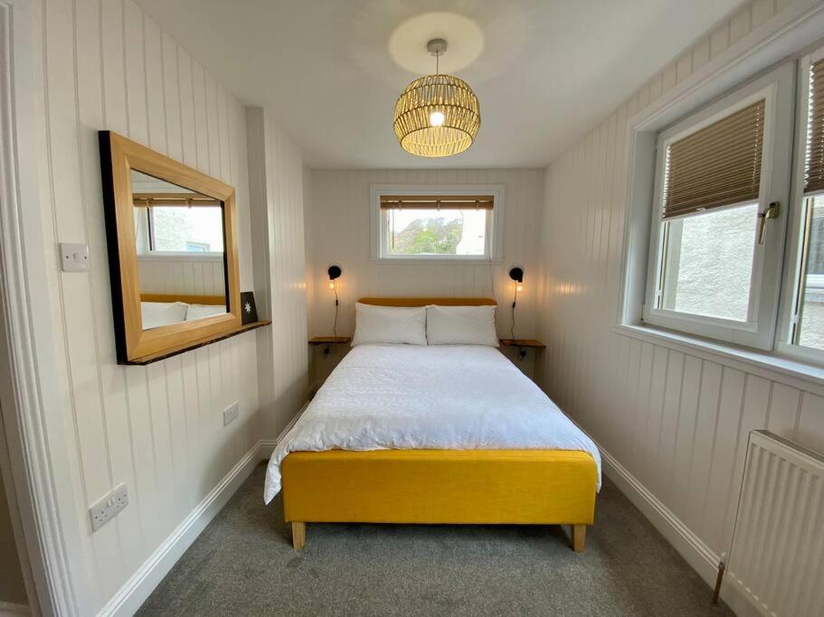Westbay Seafront Apartment 오반 외부 사진