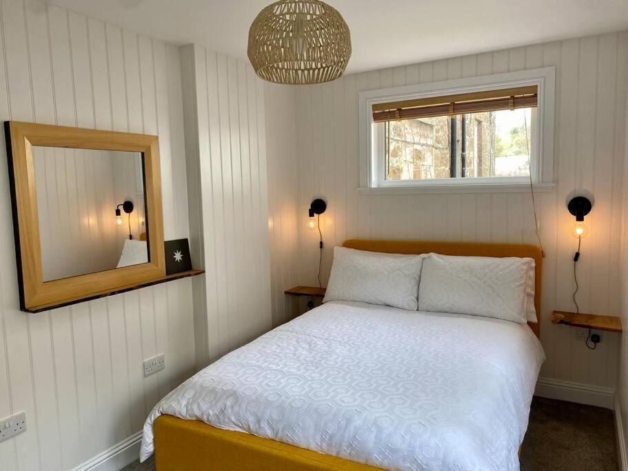 Westbay Seafront Apartment 오반 외부 사진