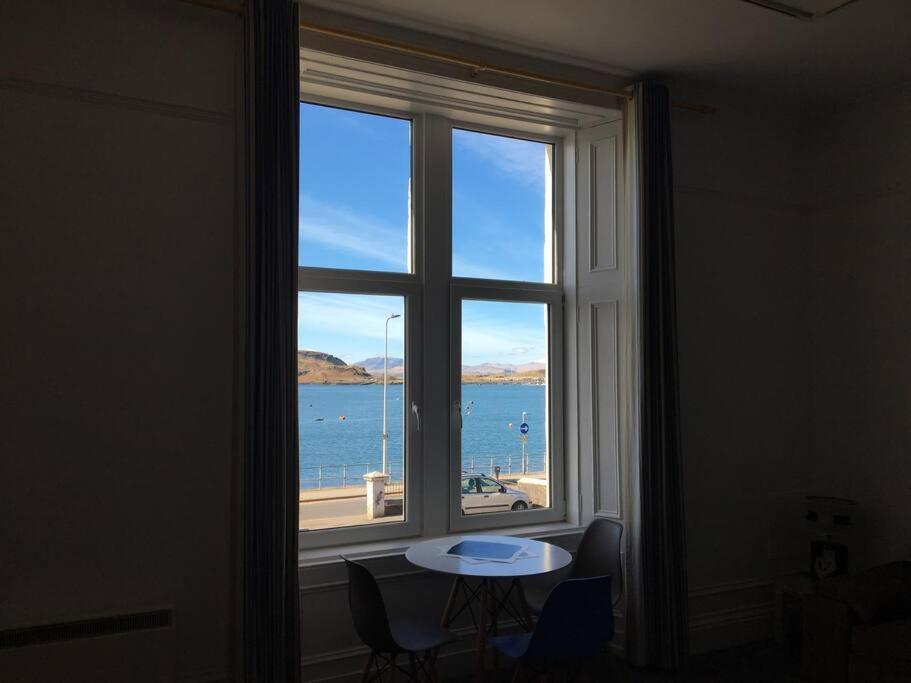 Westbay Seafront Apartment 오반 외부 사진