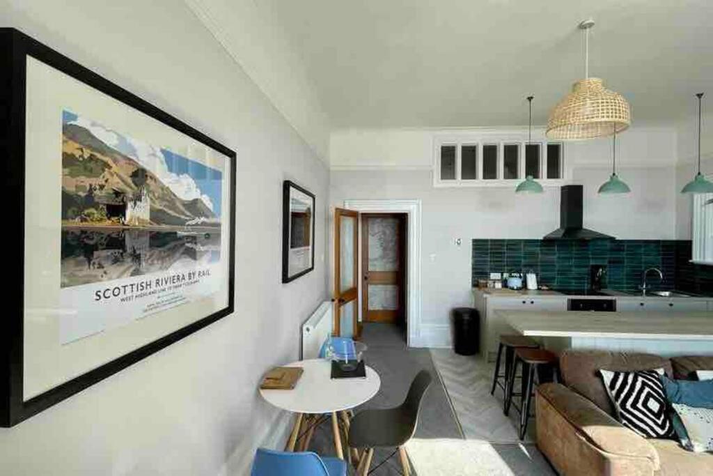 Westbay Seafront Apartment 오반 외부 사진