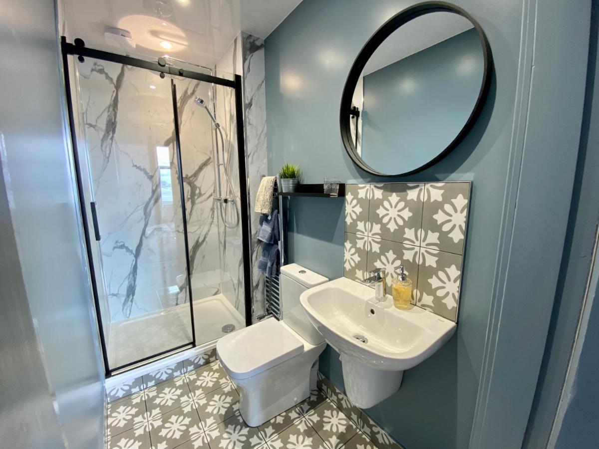 Westbay Seafront Apartment 오반 외부 사진