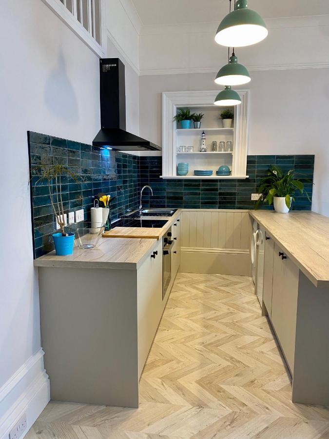 Westbay Seafront Apartment 오반 외부 사진